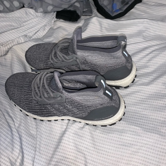 New high top ultaboost - Picture 2 of 5